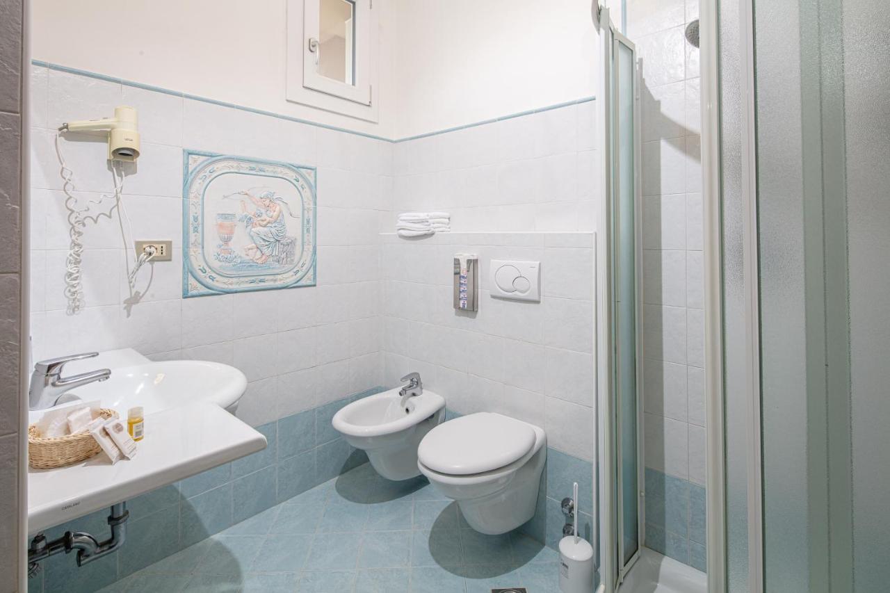 ביביונה Hotel Alexander מראה חיצוני תמונה
