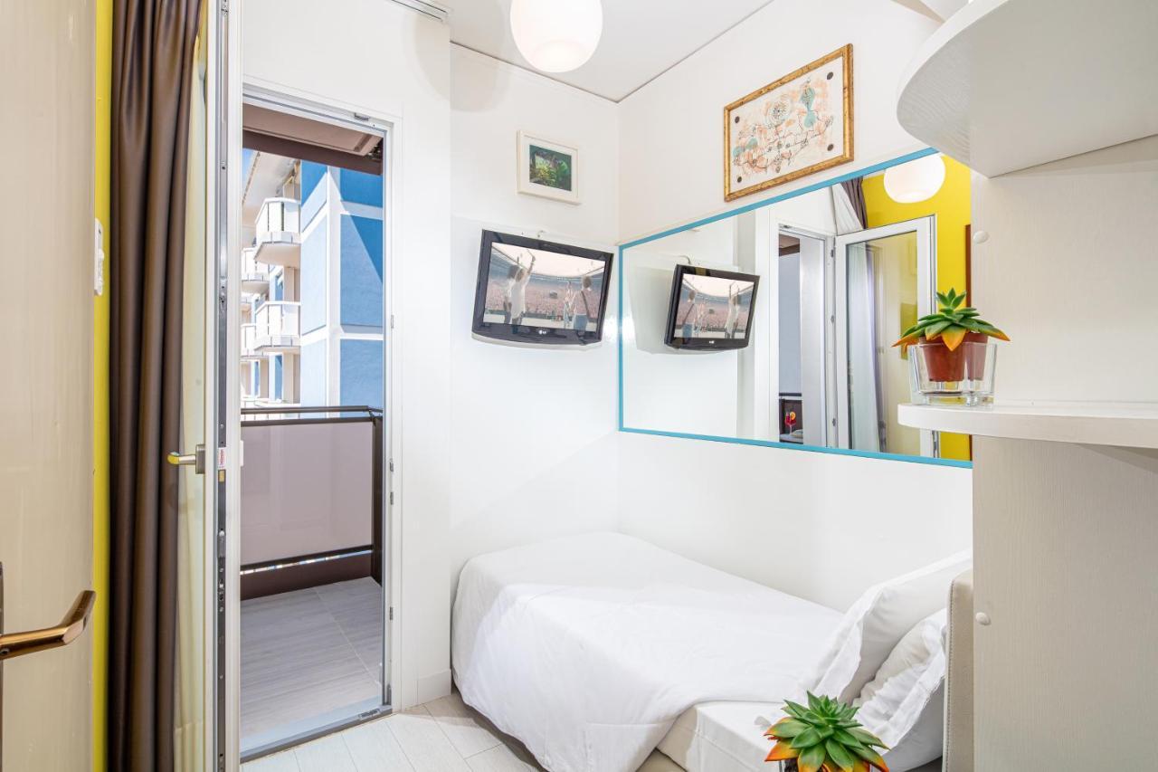 ביביונה Hotel Alexander מראה חיצוני תמונה