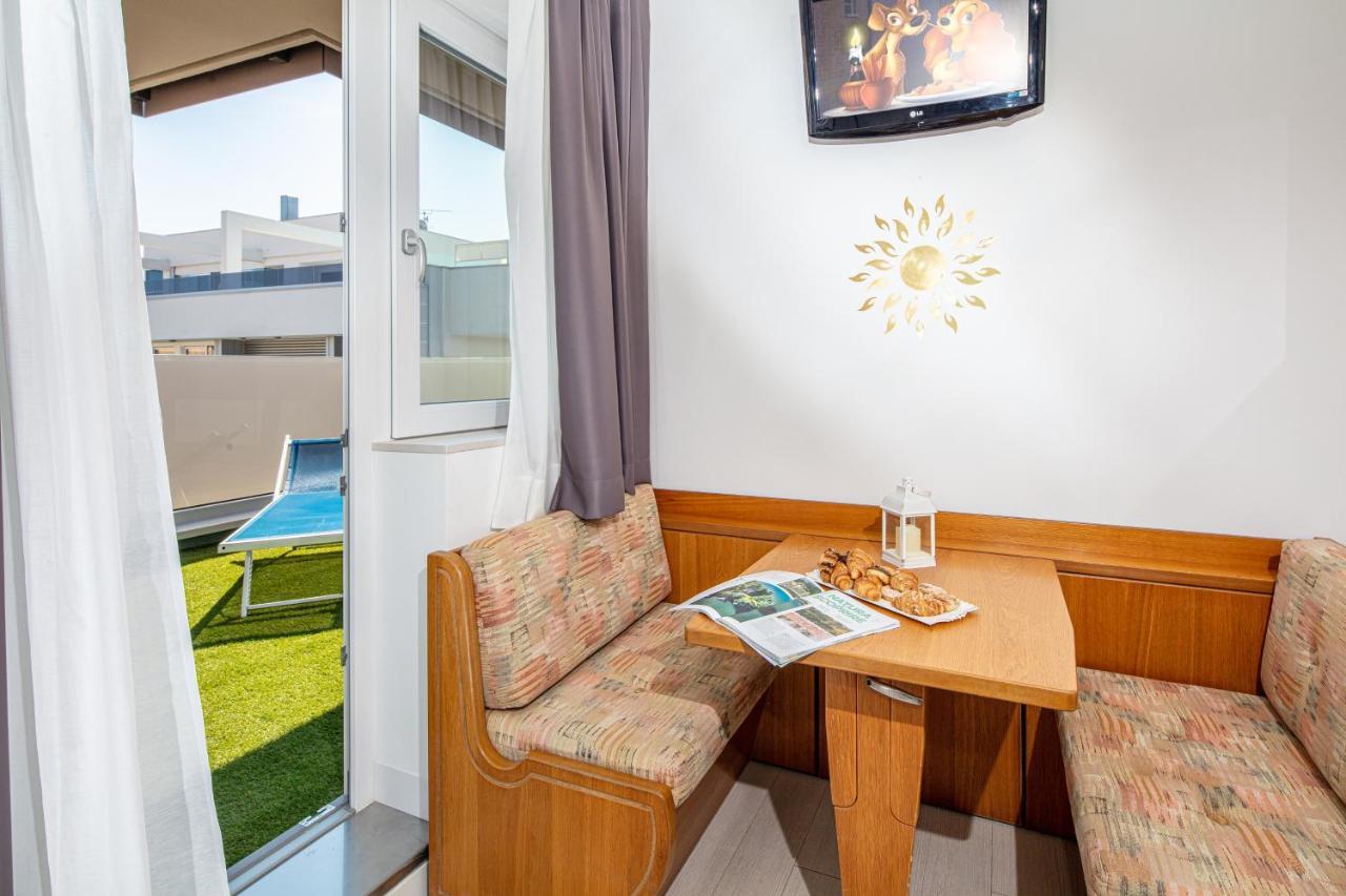 ביביונה Hotel Alexander מראה חיצוני תמונה