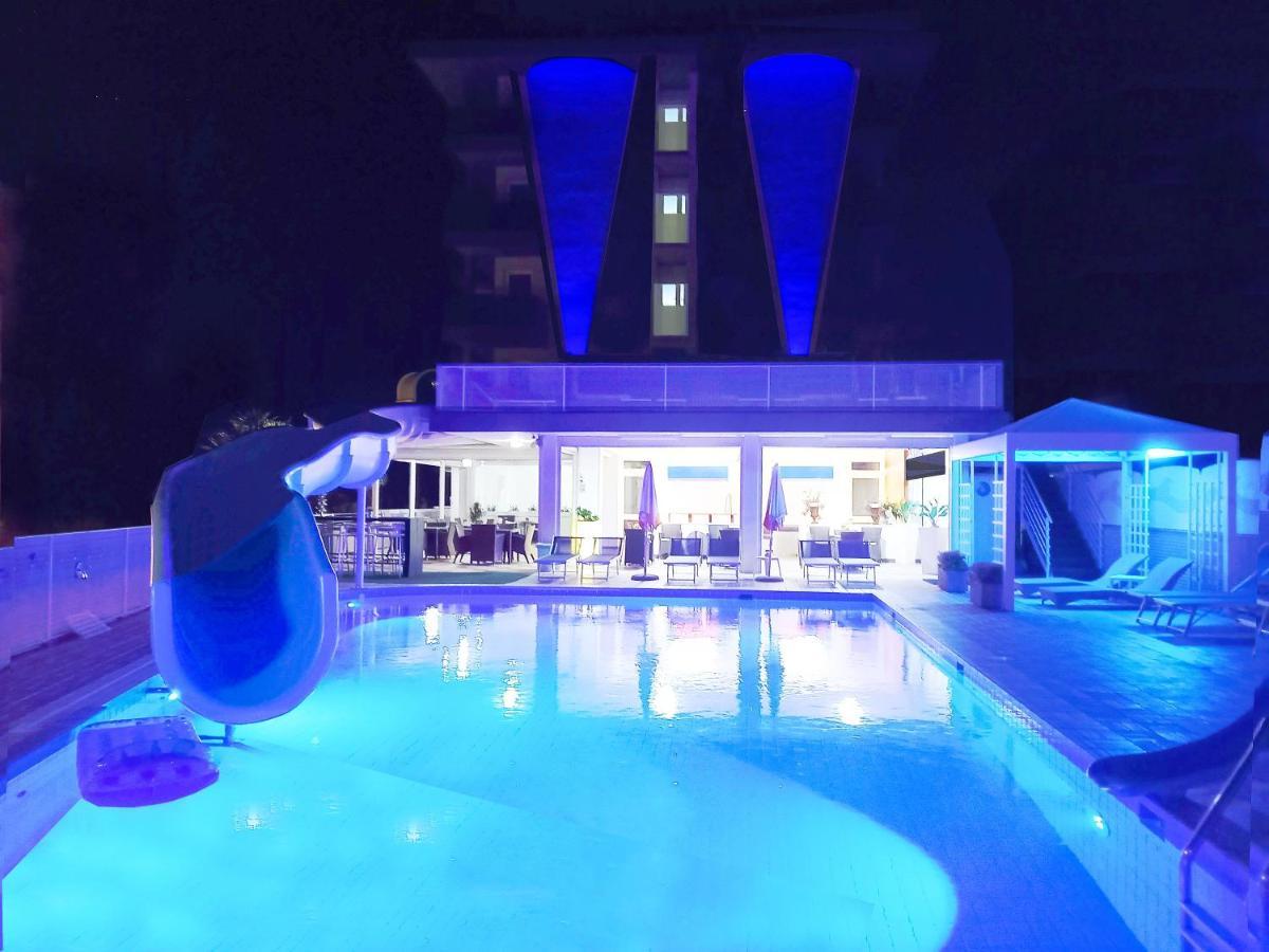 ביביונה Hotel Alexander מראה חיצוני תמונה